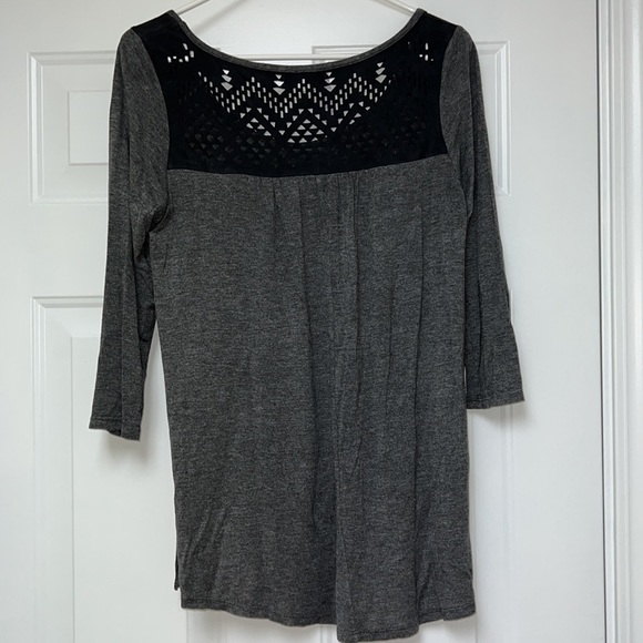 Alya by Francesca’s Shirt - Picture 3 of 3